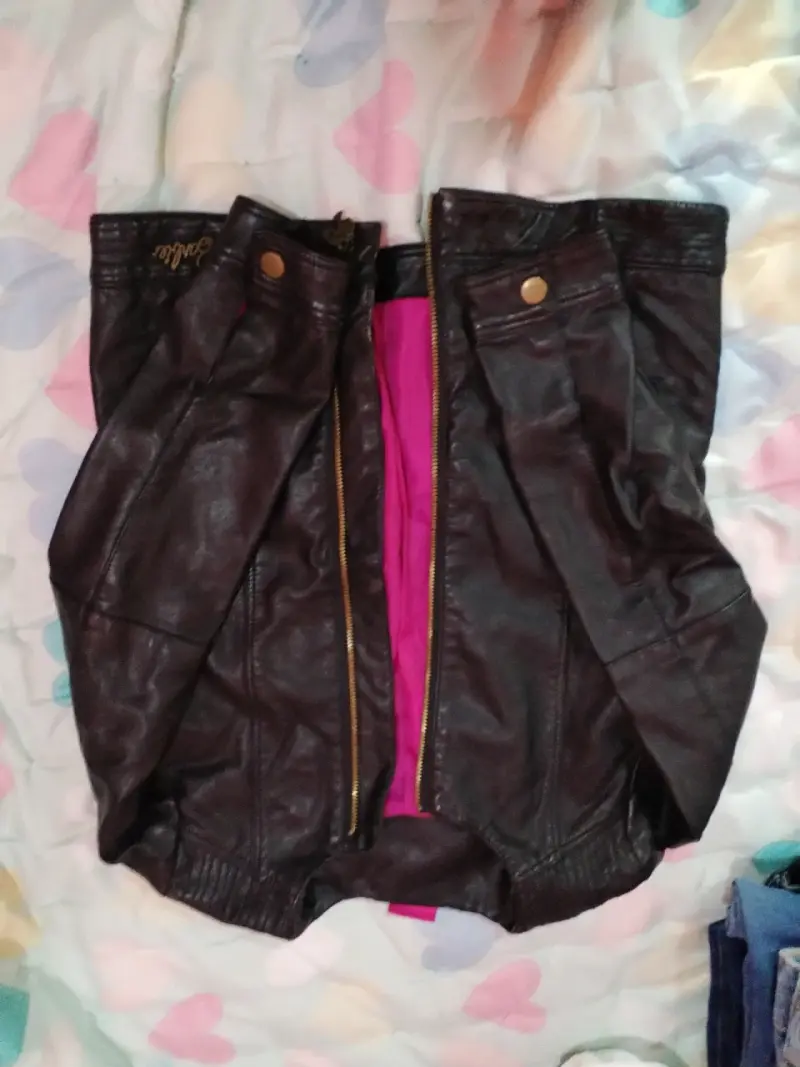 Chaqueta negra de cuero sintético