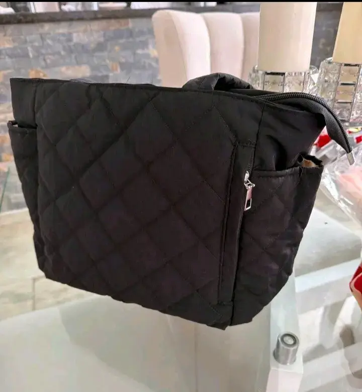Bolso negro acolchado grande