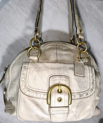 Cartera Coach de cuero y herrajes dorados - miniatura 1