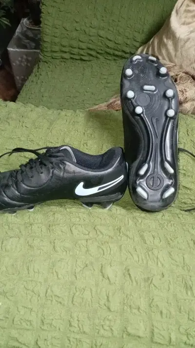Zapatos de fútbol negros con taches - miniatura 5