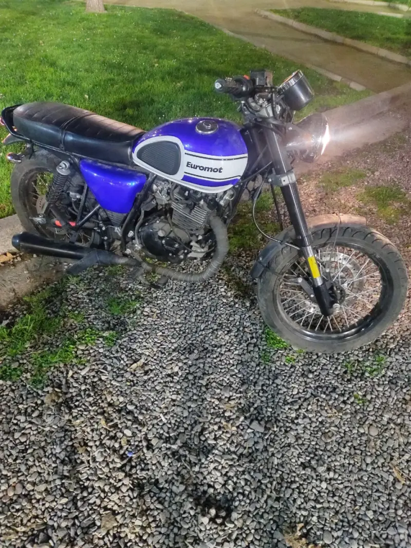 Moto Euromot azul en buen estado - 1