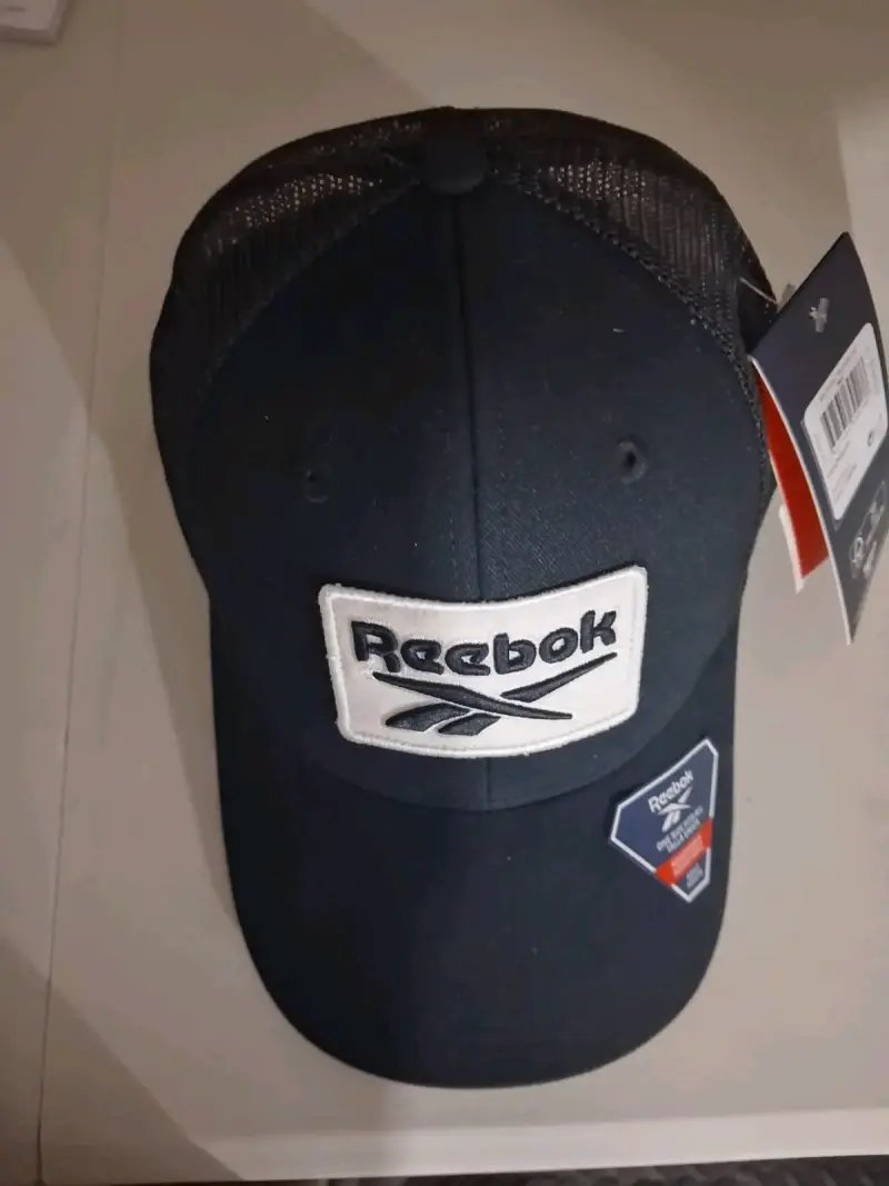 Gorra Reebok negra nueva - 1