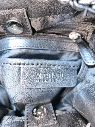 Michael Kors, cartera estilo bombonera. - miniatura 4