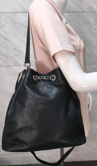 Michael Kors, cartera estilo bombonera. - miniatura 5
