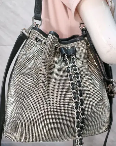 Michael Kors, cartera estilo bombonera. - miniatura 6