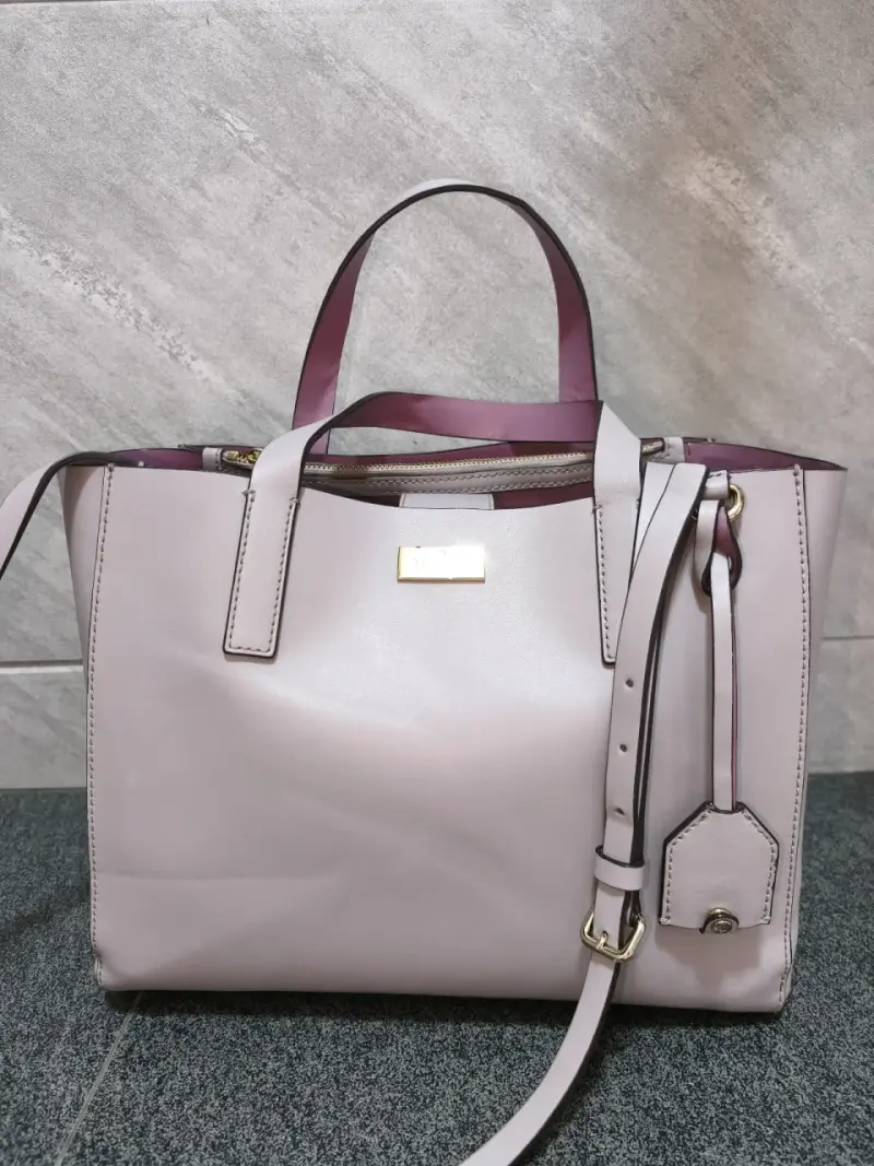 Cartera Kate Spade, lila pastel, excelente estado. - 3