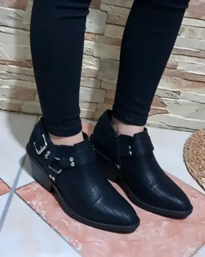 Botines negros con hebillas - miniatura 1