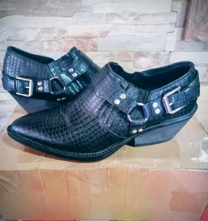 Botines negros con hebillas - 2