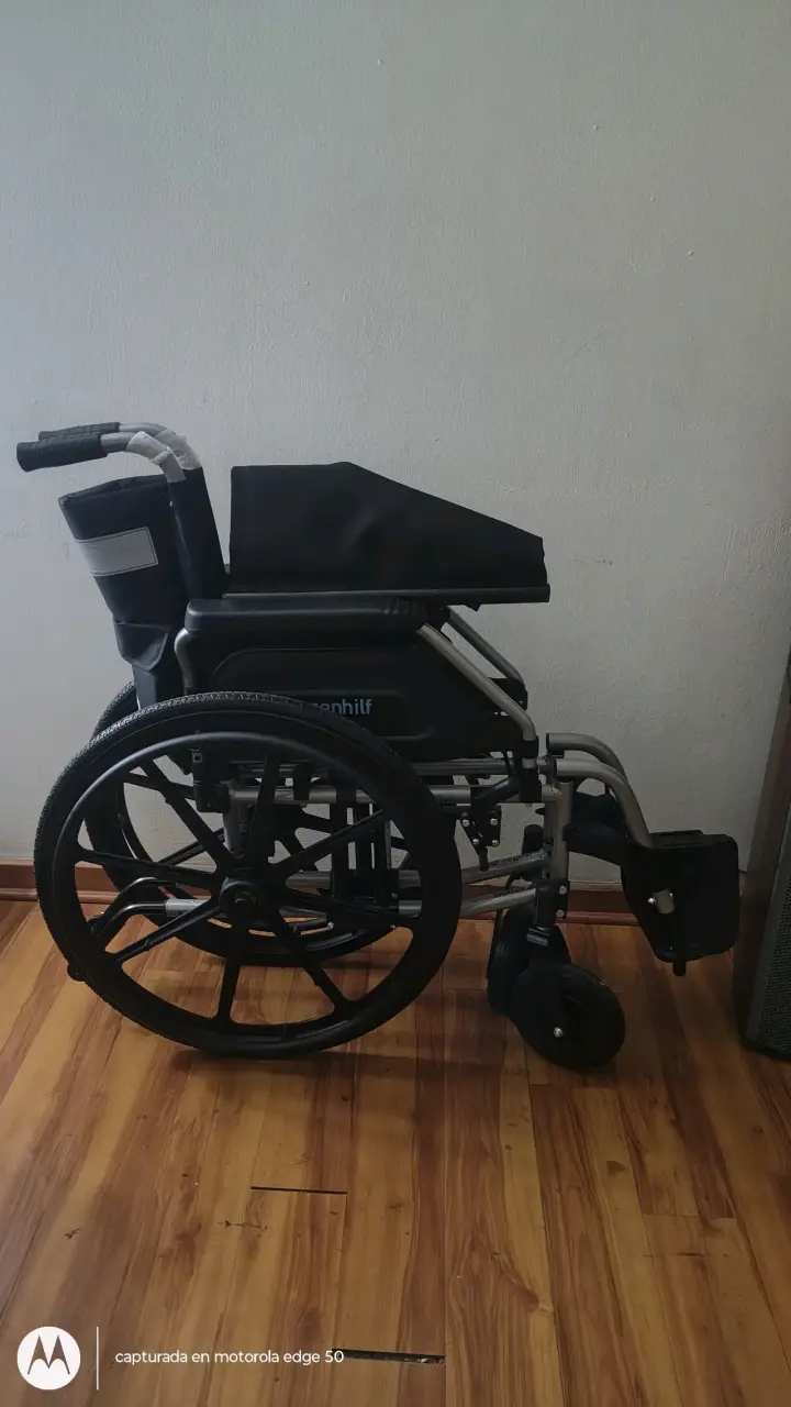 Silla de ruedas plegable nueva