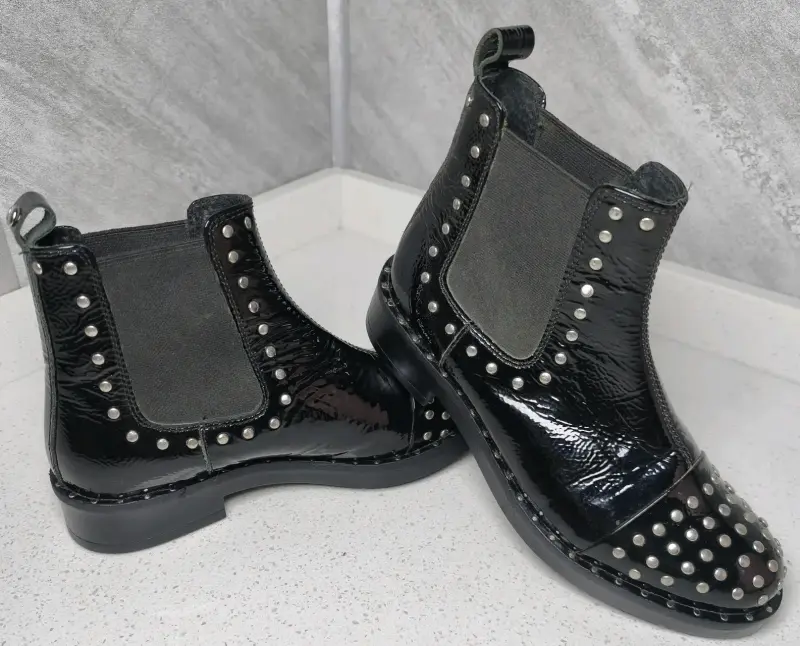 Botines Hush Puppies 1 uso, negros con tachas. - 1