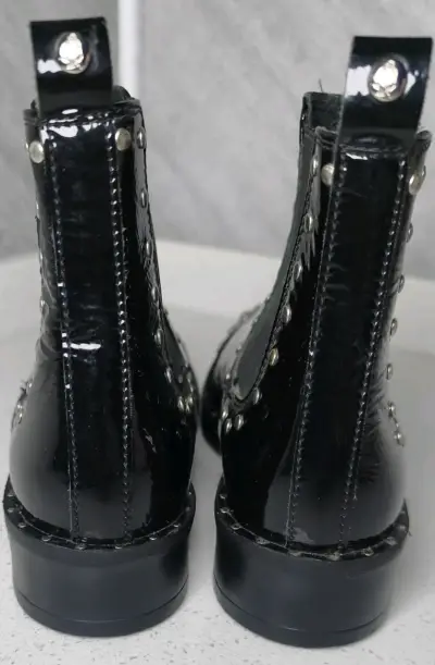 Botines Hush Puppies 1 uso, negros con tachas. - miniatura 3