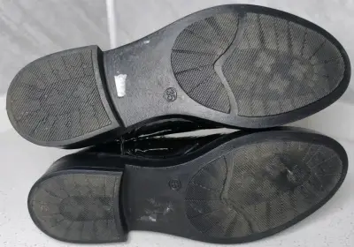 Botines Hush Puppies 1 uso, negros con tachas. - miniatura 4