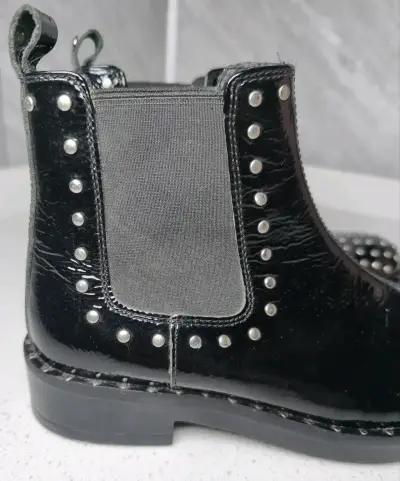Botines Hush Puppies 1 uso, negros con tachas. - miniatura 6