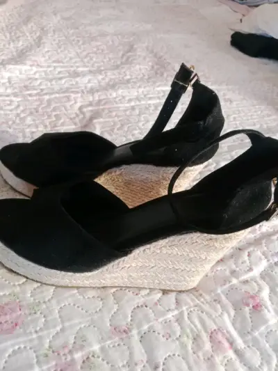 Sandalias de cuña negras - miniatura 1