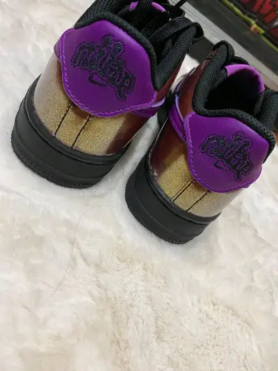 Zapatillas negras y doradas - miniatura 3