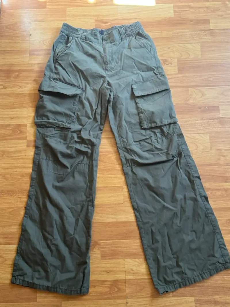 Pantalones cargo verde - 1