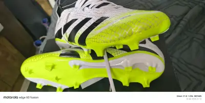 Zapatos de fútbol blanco y verde - miniatura 1