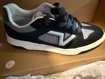 Zapatilla vans nuevas - miniatura 1