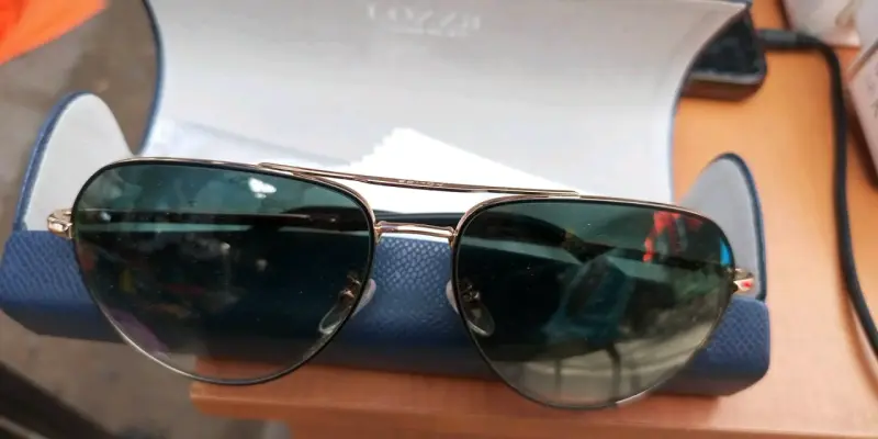 Lápiz y lentes enchapados en oro - 3