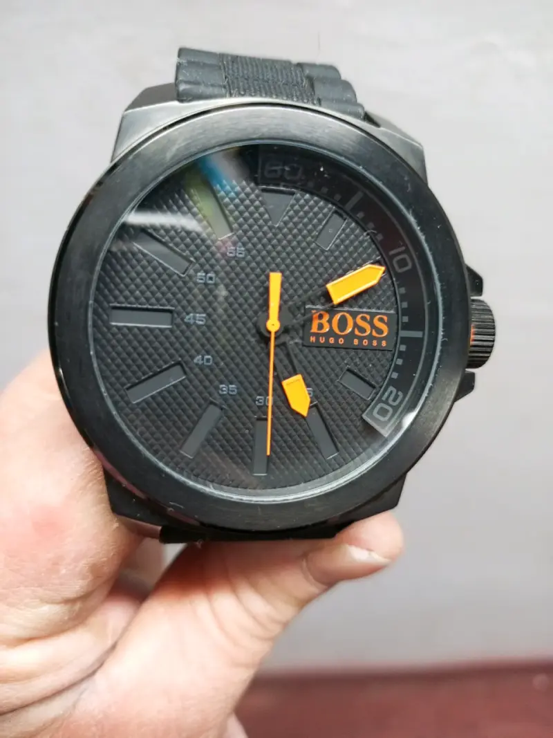 Reloj Boss negro con detalles naranjas - 1