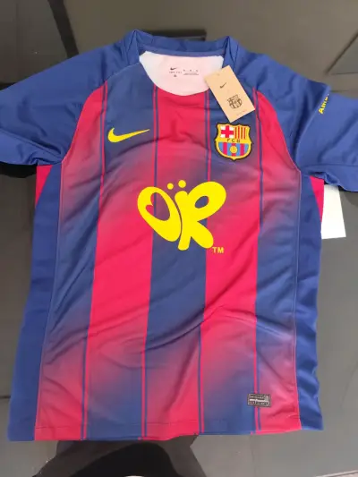 Camiseta FC Barcelona edición Olivia Rodrigo - miniatura 2