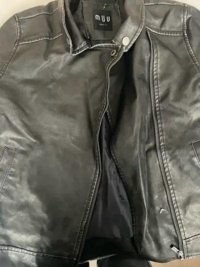 Chaqueta de cuero negra talla M - miniatura 2