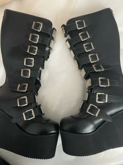 Botas negras con plataformas altas - miniatura 4