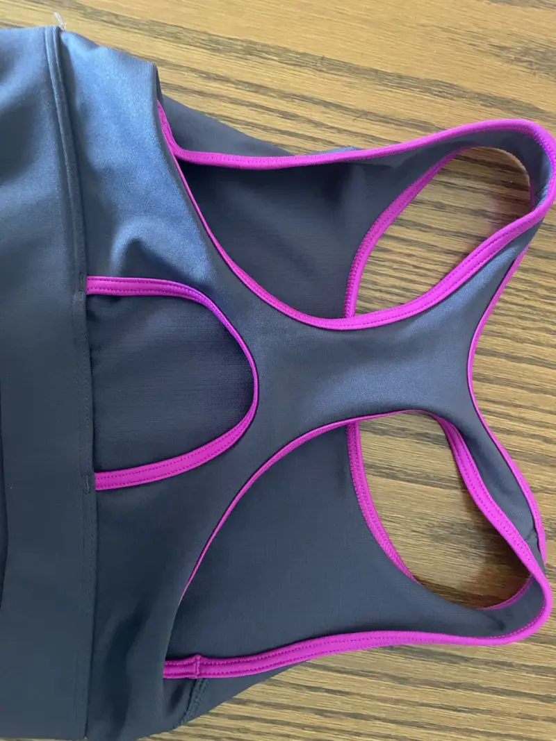 Top deportivo negro y morado - 2