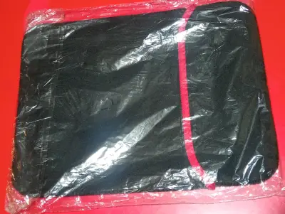 Funda negra para laptop 13 pulgadas - miniatura 1