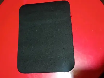 Funda negra para laptop 13 pulgadas - miniatura 4