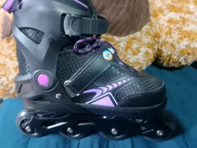 Patines en línea negros y morados - miniatura 4