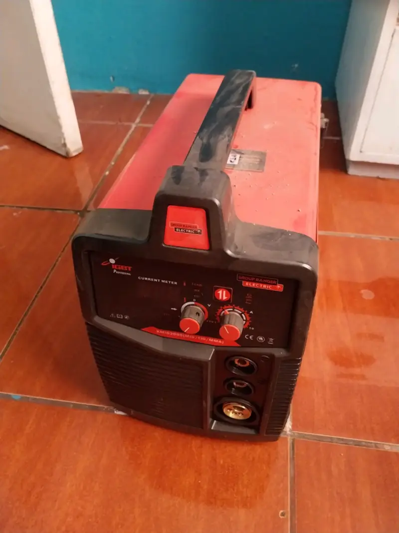 Soldadora portátil roja - 1