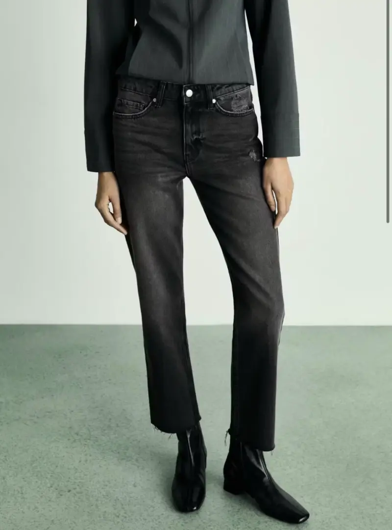 Jeans negros con diseño desgastado - 2