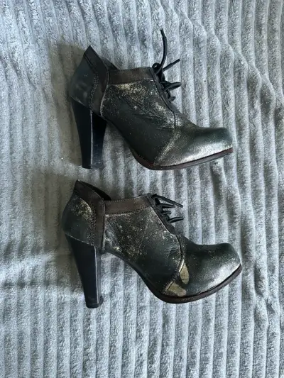 Zapatos de cuero color negro - miniatura 4