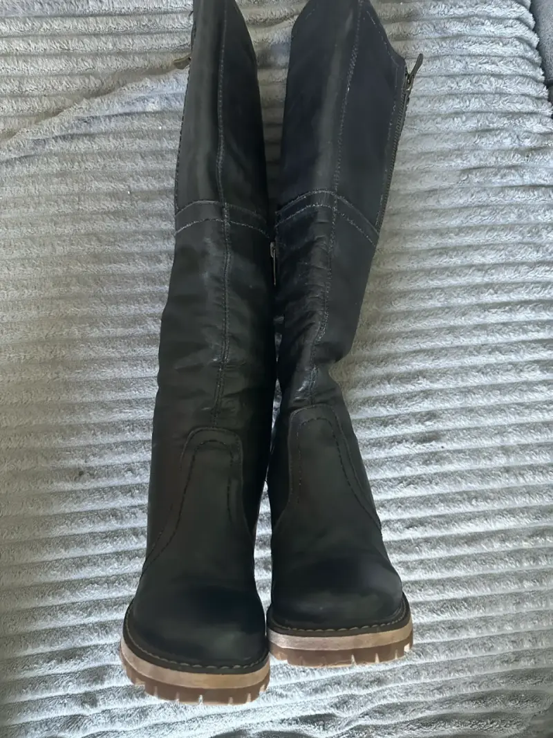 Botas de cuero negro con tacón - 2