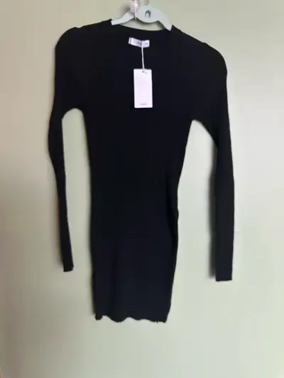 Vestido negro ajustado - miniatura 2