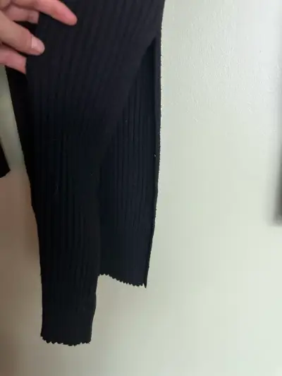 Vestido negro ajustado - miniatura 3