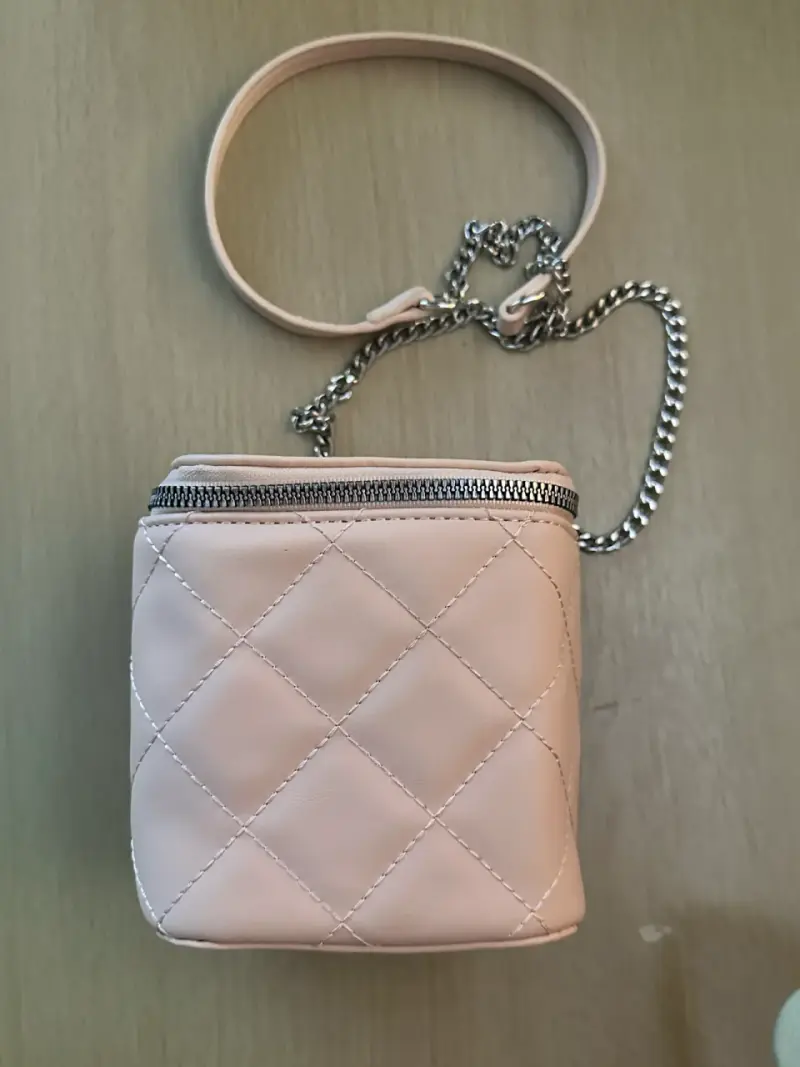 Bolso con cadena rosado claro - 1