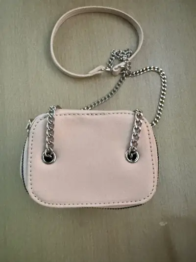 Bolso con cadena rosado claro - miniatura 2