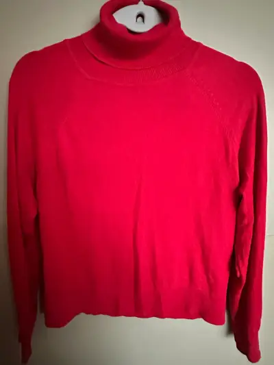 Sweater rojo cuello alto - miniatura 1