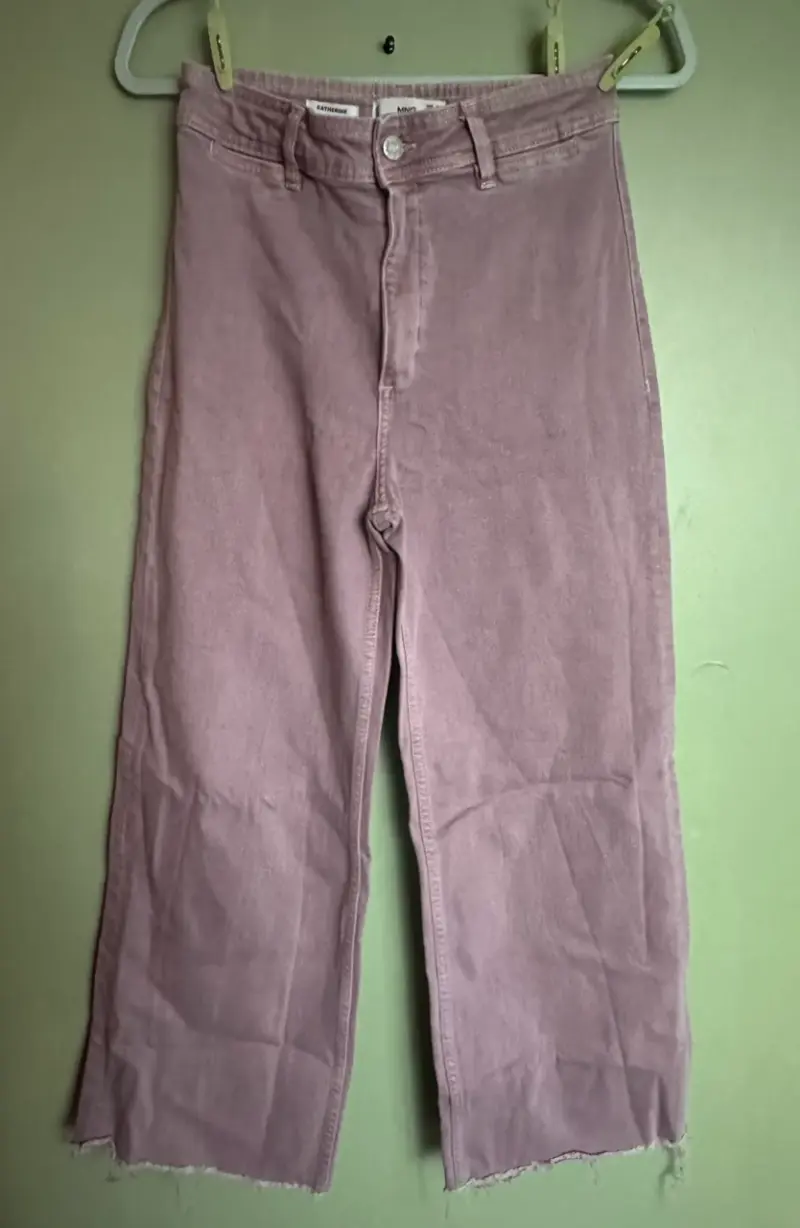 Pantalones rosados de mezclilla - 1