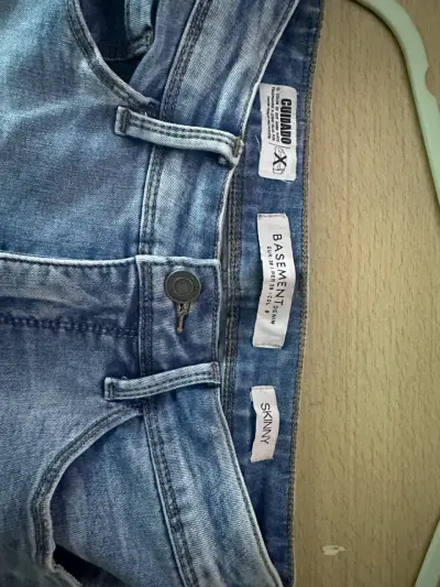 Jeans azul desgastados - miniatura 3