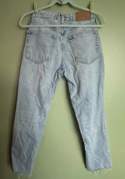 Jeans celestes desflecados - miniatura 2