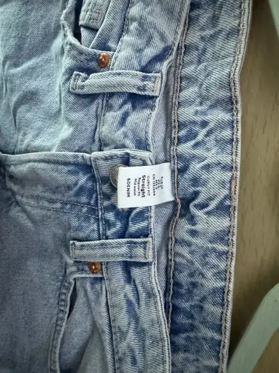Jeans celestes desflecados - miniatura 3