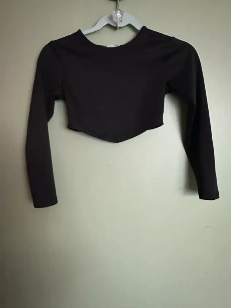 Polera negra manga larga