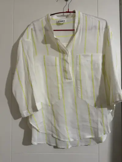Blusa blanca con rayas amarillas - miniatura 1