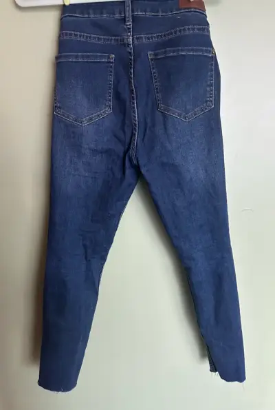 Jeans azul clásico para mujer - miniatura 2
