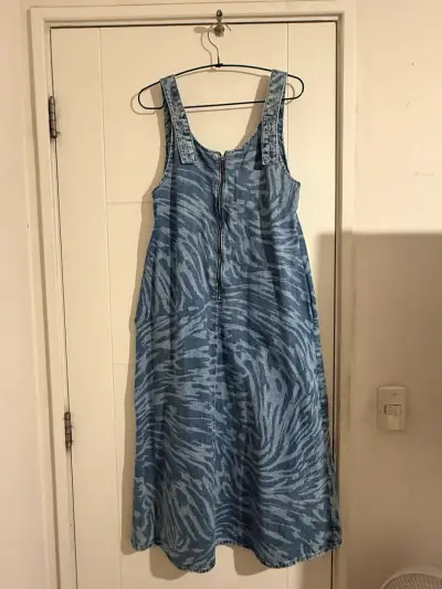 Vestido de mezclilla con cierre - miniatura 1