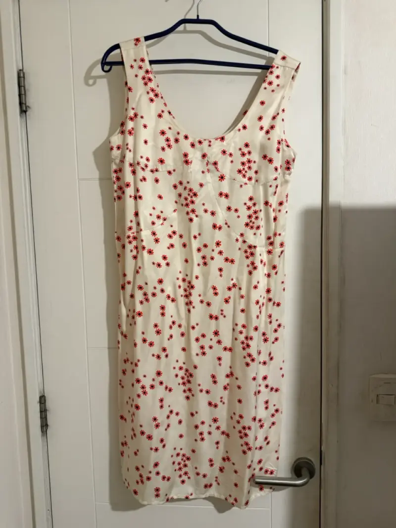 Vestido blanco con flores rojas - 2