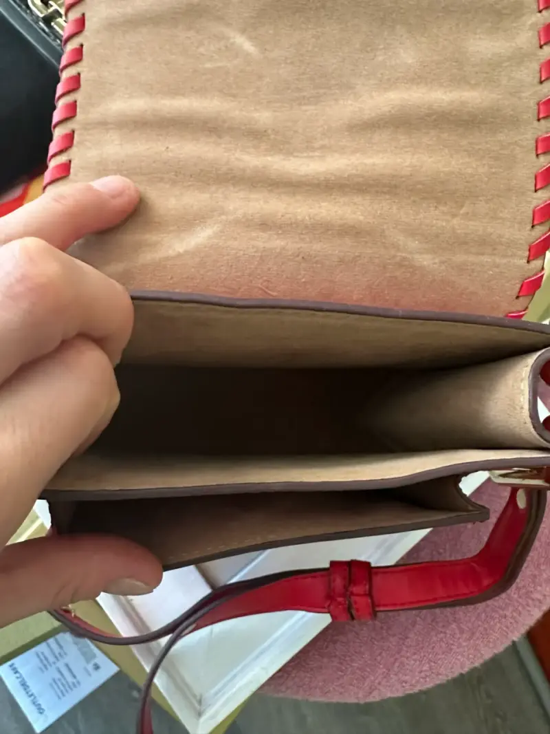 Cartera rosa con flecos y tachas - 3